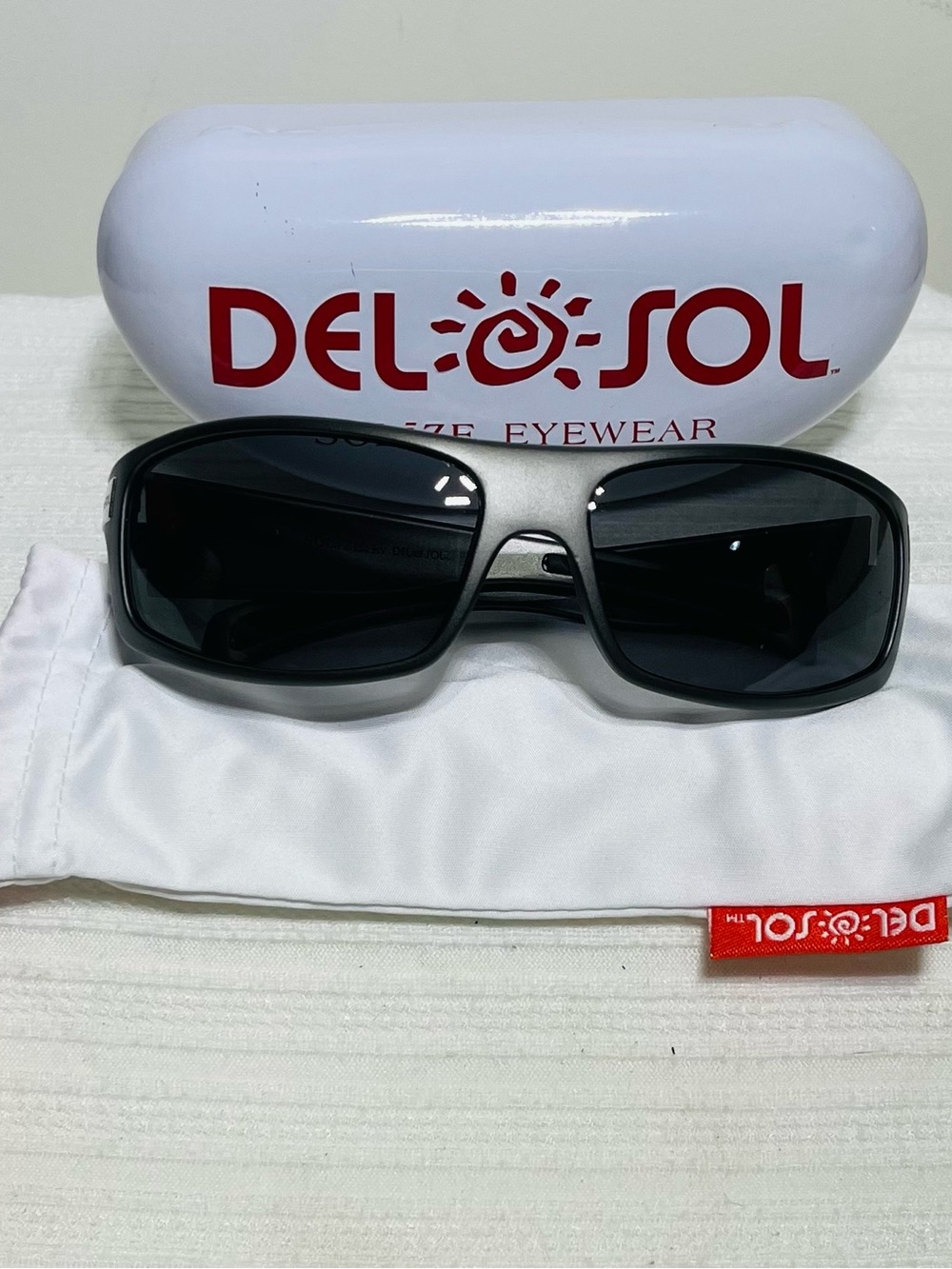 Del Sol Unisex Black Polarized Sunglasses